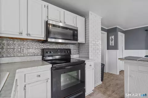 Kitchen - 87 Webb St, Hamden, CT 06517 photo 4 of 6