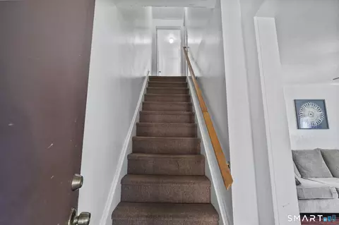 Entry Way - 87 Webb St, Hamden, CT 06517 photo 4 of 5