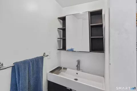 Bath - 87 Webb St, Hamden, CT 06517 photo 6 of 7