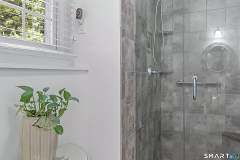 Bath - 16 Tamarac Dr, Madison, CT 06443 photo 2 of 4