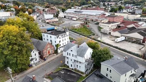 17 Burton St, Waterbury, CT 06704