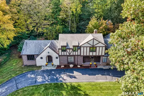 14 Tulip Tree Ln, Woodbridge, CT 06525