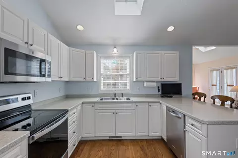Kitchen - 4 Mountain View Lndg #4, Killingly, CT 06239 photo 1 of 5