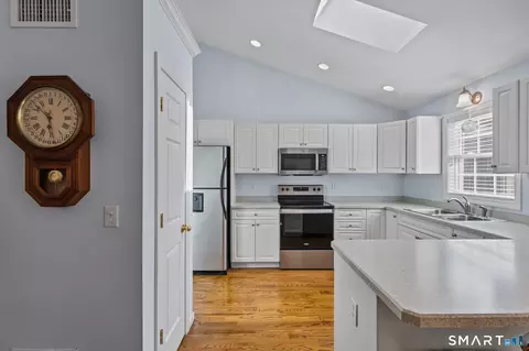 Kitchen - 4 Mountain View Lndg #4, Killingly, CT 06239 photo 3 of 5