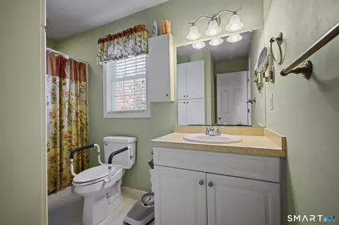 Bath - 4 Mountain View Lndg #4, Killingly, CT 06239 photo 1 of 2