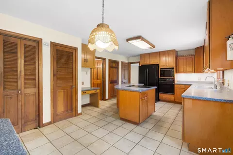 Kitchen - 43 Robinhood Dr, Gales Ferry, CT 06335 photo 3 of 8
