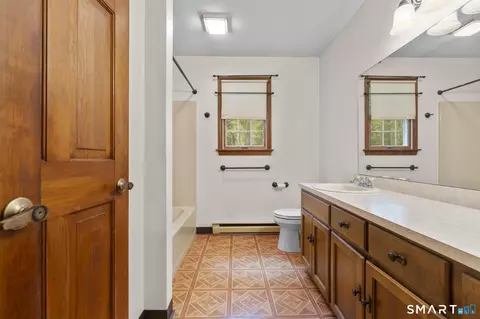 Bath - 43 Robinhood Dr, Gales Ferry, CT 06335 photo 3 of 4