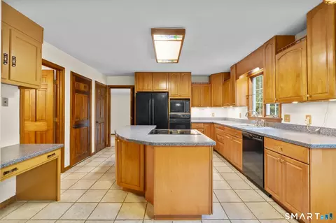 Kitchen - 43 Robinhood Dr, Gales Ferry, CT 06335 photo 5 of 8