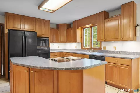 Kitchen - 43 Robinhood Dr, Gales Ferry, CT 06335 photo 6 of 8