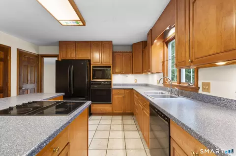 Kitchen - 43 Robinhood Dr, Gales Ferry, CT 06335 photo 7 of 8