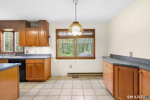 Kitchen - 43 Robinhood Dr, Gales Ferry, CT 06335 photo 1 of 8