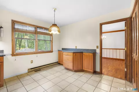 Kitchen - 43 Robinhood Dr, Gales Ferry, CT 06335 photo 4 of 8