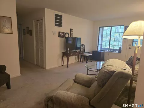 Living - 365 Mather St #208, Hamden, CT 06514 photo 3 of 4