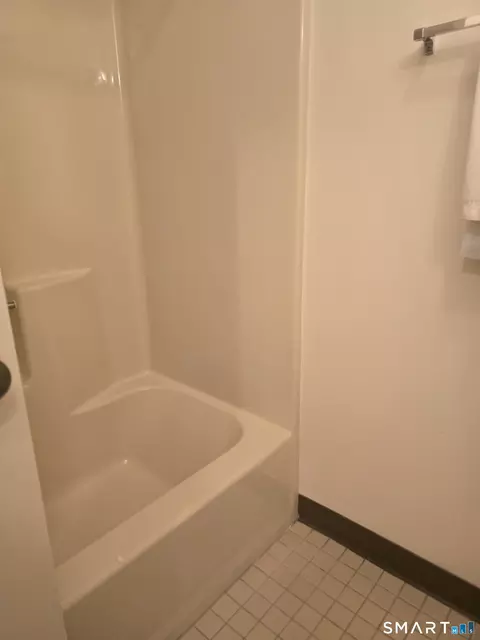 Bath - 365 Mather St #208, Hamden, CT 06514 photo 2 of 4