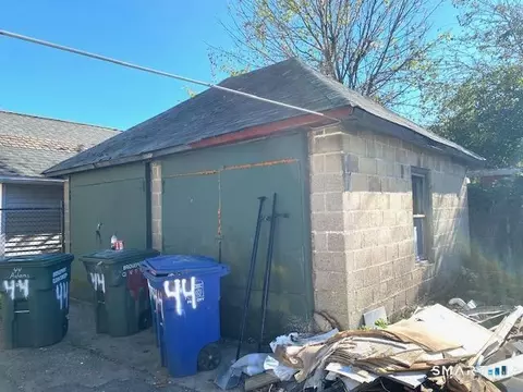 44 Adams St, Bridgeport, CT 06607 photo 2