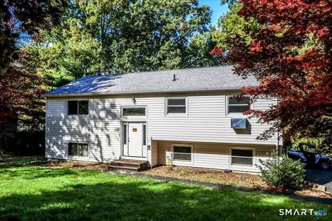 17 Sterling Dr, New Milford, CT 06776