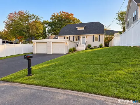 28 Brookside Ave, Bridgeport, CT 06606