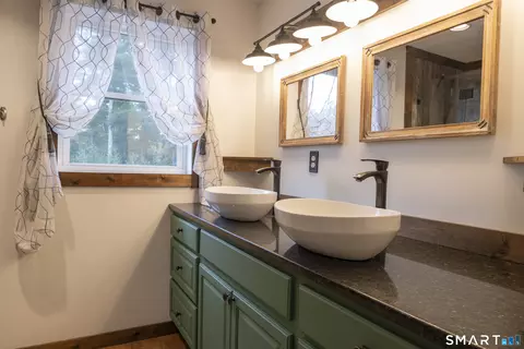 Bath - 597 E Thompson Rd, Thompson, CT 06277 photo 3 of 4