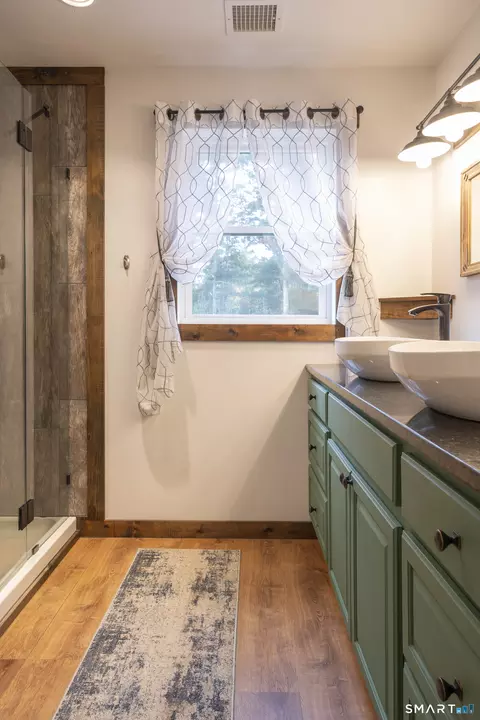 Bath - 597 E Thompson Rd, Thompson, CT 06277 photo 4 of 4