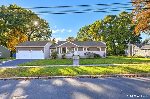 40 Nightingale Dr, Stratford, CT 06614