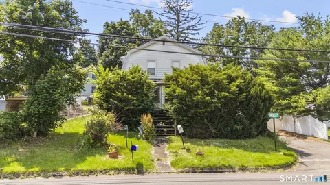 2 Nooks Hill Rd, Cromwell, CT 06416