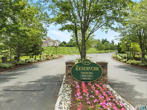60 Cassandra Blvd #203, West Hartford, CT 06107