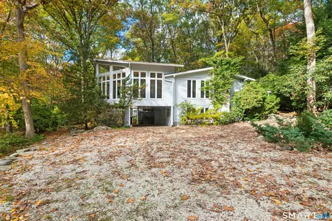 16 Big Oak Cir, Stamford, CT 06903