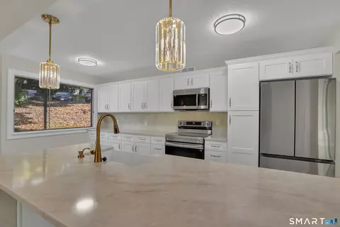 847 Heritage Vlg #B, Southbury, CT 06488
