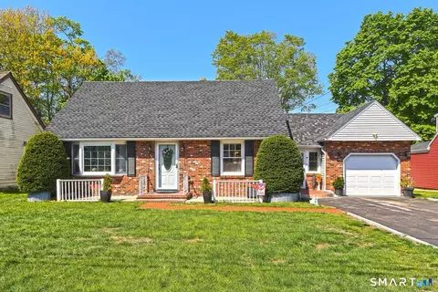 10 Glenmoor Dr, East Haven, CT 06512