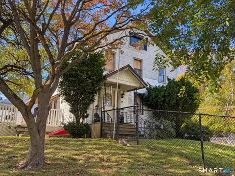 17 Hill St, Milford, CT 06460