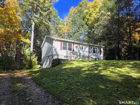 30 Hilltop Dr, Woodstock, CT 06282