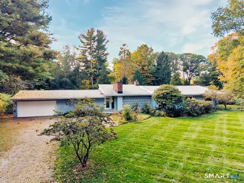 24 Saunders Ln, Ridgefield, CT 06877