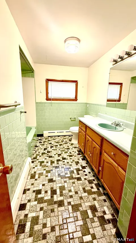 Bath - 7 June Ave S, Thompson, CT 06277 photo 1 of 1