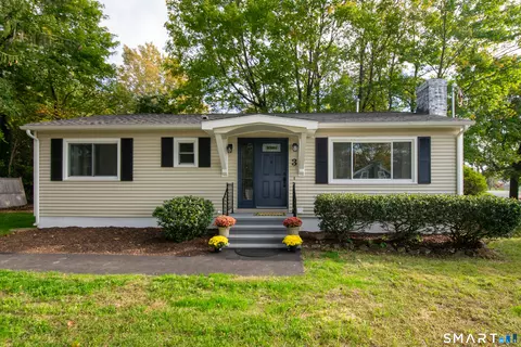 3 Pattagansett Ct, East Lyme, CT 06333