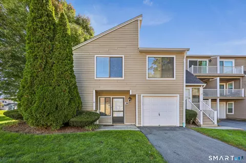 621 Longfellow Dr #621, Branford, CT 06405
