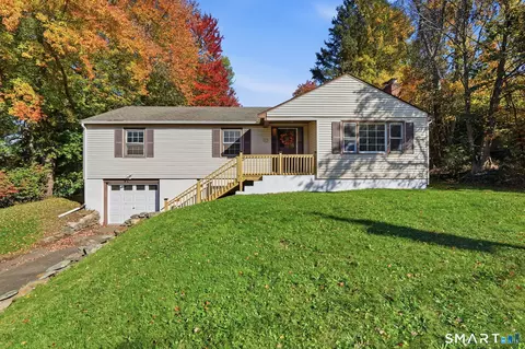 61 Arnott Rd, Manchester, CT 06040