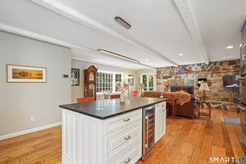 Kitchen - 82 Simpaug Tpke, Redding, CT 06896 photo 3 of 3