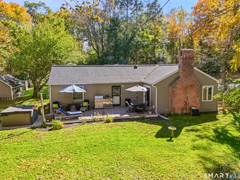Exterior - 82 Simpaug Tpke, Redding, CT 06896 photo 4 of 9