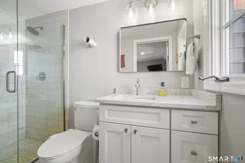 Bath - 82 Simpaug Tpke, Redding, CT 06896 photo 2 of 2