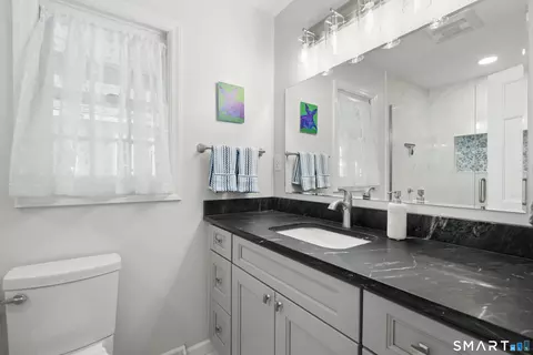 Bath - 82 Simpaug Tpke, Redding, CT 06896 photo 1 of 2