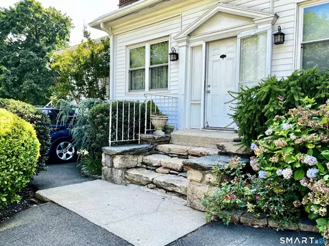 5 Hundley Ct #1D, Stamford, CT 06902