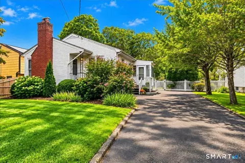 2 Benstone St, Stamford, CT 06905