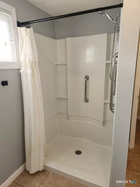 Bath - 38 Crystal Rd, Windham, CT 06256 photo 3 of 3