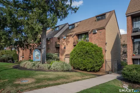 38 N Main St #26, West Hartford, CT 06107