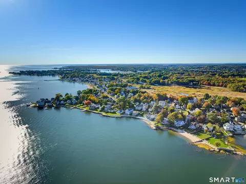 89 Seaview Ave, Branford, CT 06405