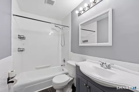 Bath - 11 Sutton Pl #11, Bloomfield, CT 06002 photo 1 of 2