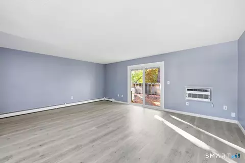 Living - 11 Sutton Pl #11, Bloomfield, CT 06002 photo 6 of 6