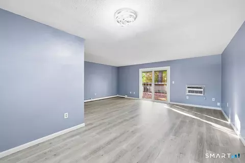 Living - 11 Sutton Pl #11, Bloomfield, CT 06002 photo 5 of 6