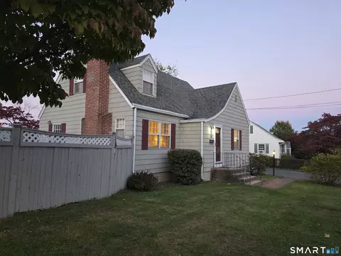 23 Linnmore Dr, Manchester, CT 06040