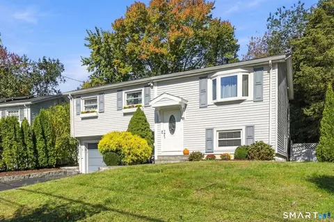 6 Country Club Rd, Norwalk, CT 06851